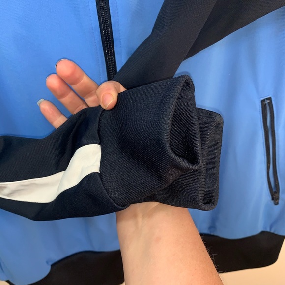 Nike full zip light weight jacket - Picture 7 of 11